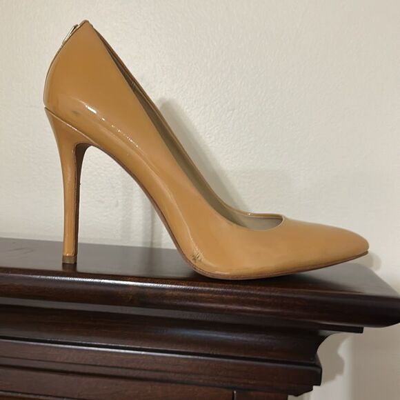 COACH 9B Tan Patent Leather Heels Pumps - Picture 3 of 16